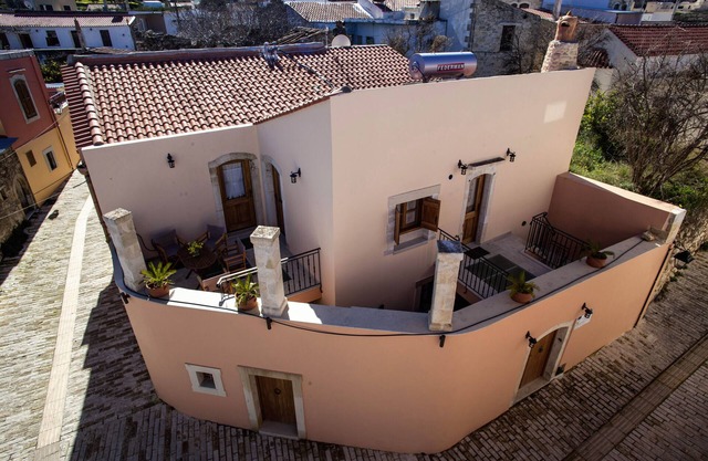 ARIADNE TRADITIONAL HOME