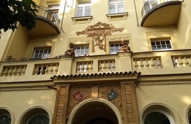 Art nouveau beauty