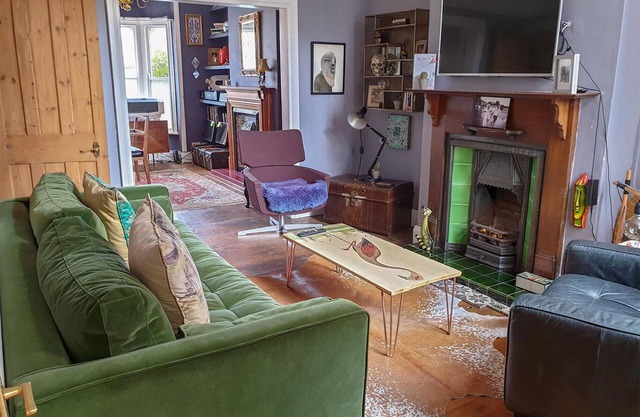 Artfully Appointed 3 Bedroom Home n