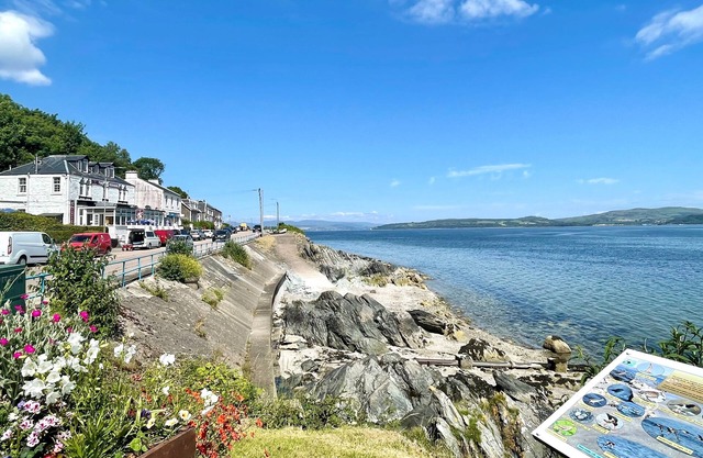 Arthur's Seat, elevated cottage, sea views