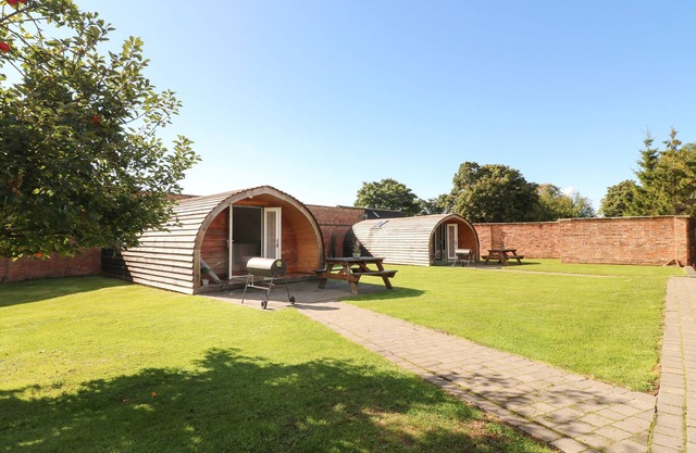 ASH, pet friendly, character holiday cottage in Rocester