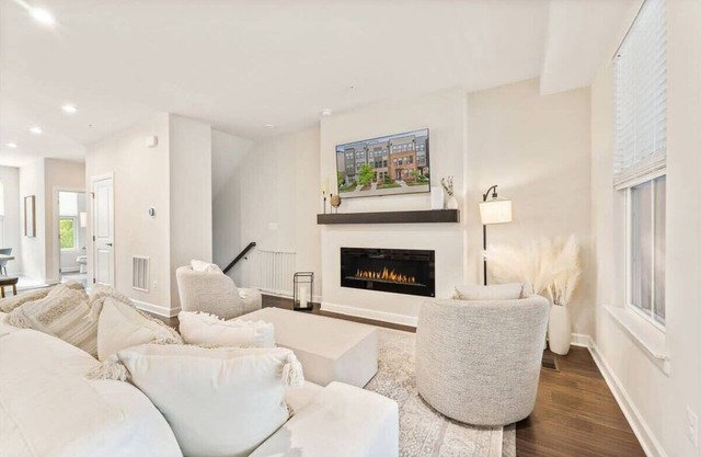 Ashburn 4-BR Homestay/Close to Dulles & METRO