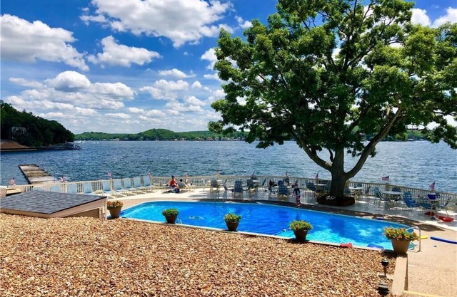 Astonishing view/Relaxing/Lakefront condo. Outdoor pool & Boat slip included.nnn