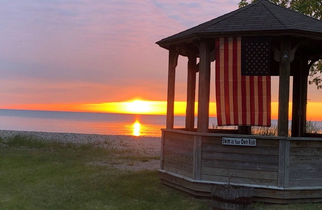 At Lake Huron Shore Sunrise View entire family Home with Beach