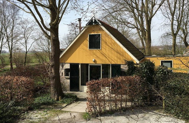 Attractive holiday home at Lauwersmeer National Park and Wadden Sea