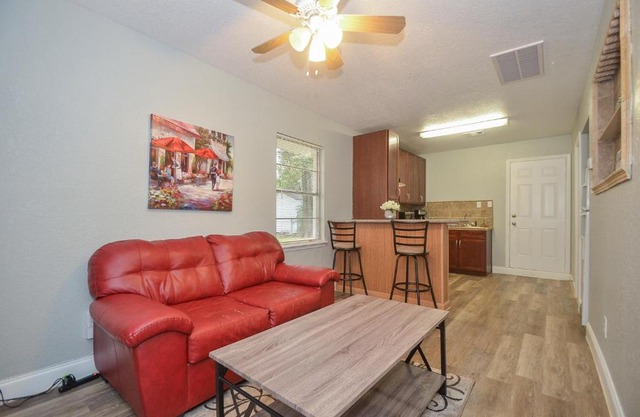 Attractive Suite by Memorial City Mall, W Houston