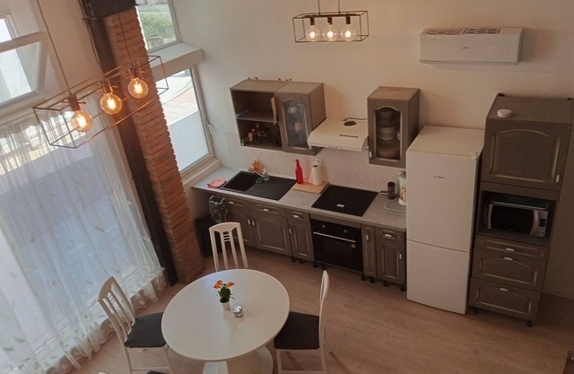 Atypical air-conditioned apartment, 4 to 6 p. Tarn, Albi,Gaillac,Cordes