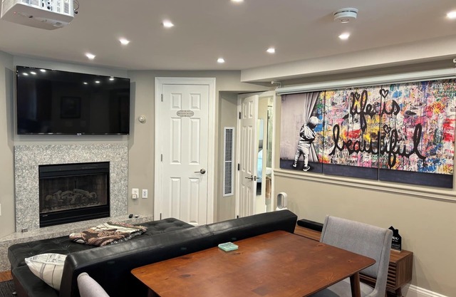 AU Park Basement Executive Apt, Private Entrance, Large Windows, Steps to Metro