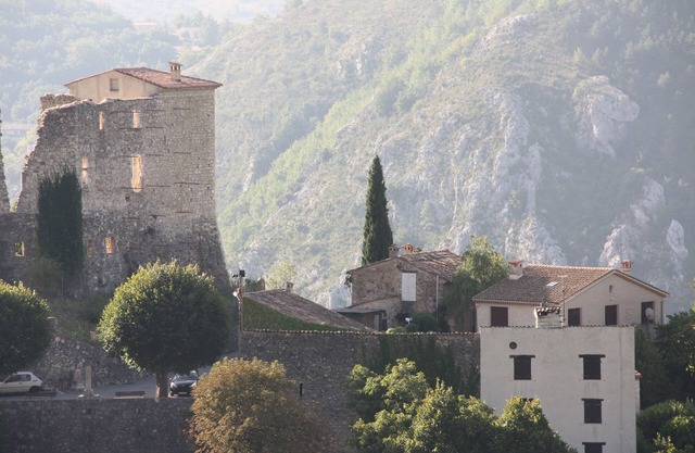 Au Pied du Château. Studio in the heart of the medieval village of Gréolières.