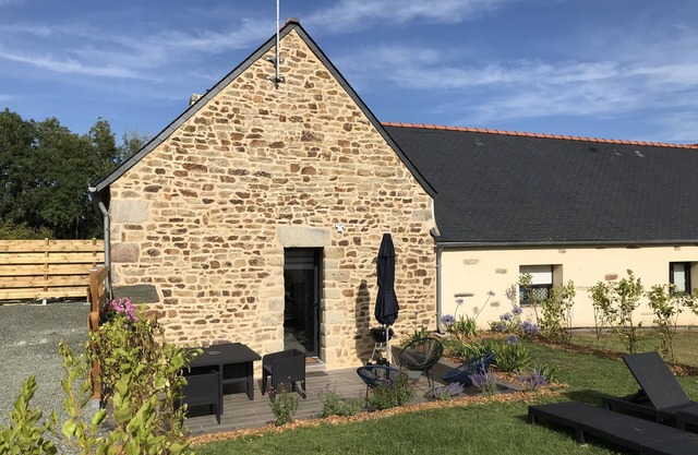 AU PORTE DE L'OCEAN GITE WITH HEATED POOL