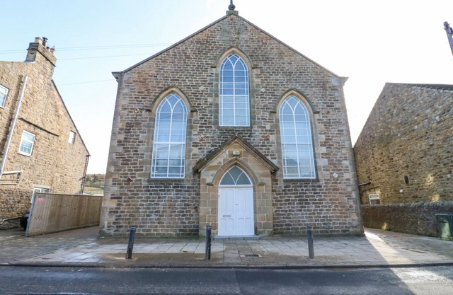 AURELIAN HOUSE, pet friendly, with hot tub in St John's Chapel