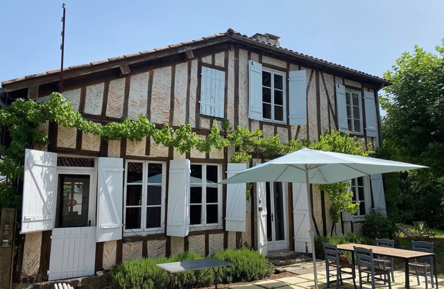 Authentic 19th-century villa 240 M2, private pool, 15 mn from Mimizan.