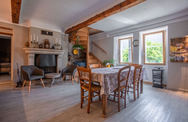 'Authentic and Comfortable' Apartment with Shared Garden