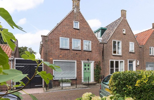 Authentic Dutch house in center Edam, 20 min Amsterdam