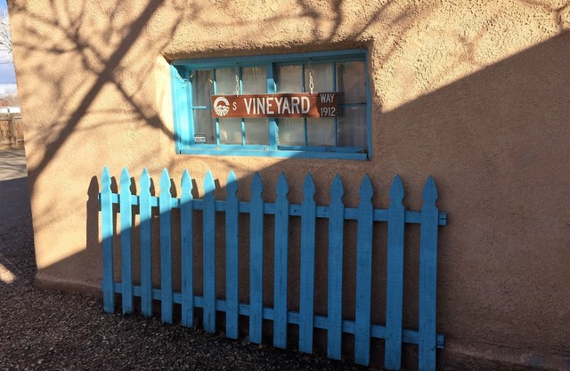 Authentic New Mexico Adobe Casita in wine country/hot air balloon mecca