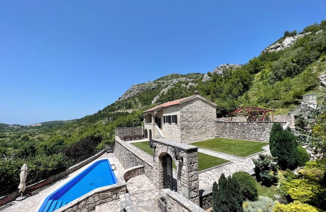 Authentic Stone Villa w/Pool in a Village near Budva