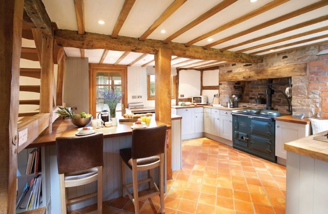 Available for less than £400, Pool Head Cottage is a cosy getaway located in Herefordshire. Close to