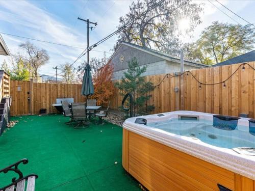 Aviary Park & PickleBall Close By