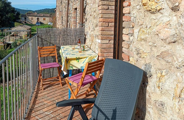 Awesome apartment in Monticiano