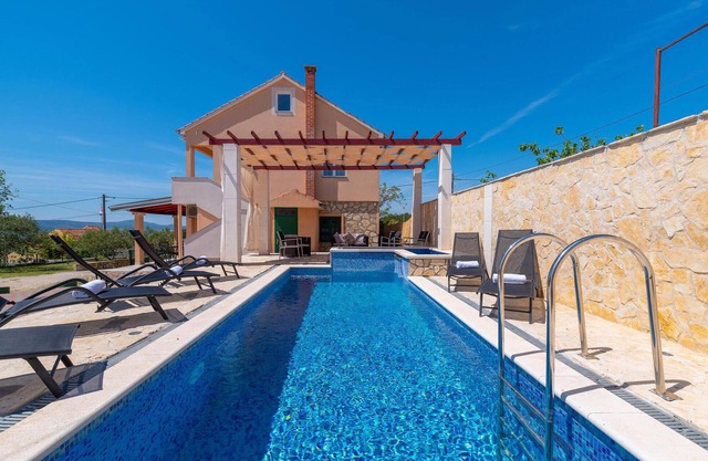 Awesome home in Sveti Filip i Jakov