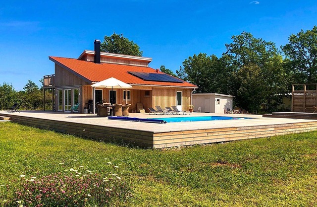 Awesome home in Löttorp with sauna