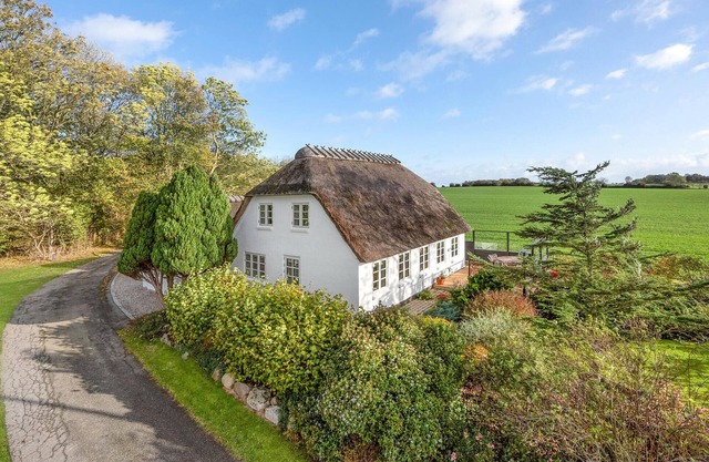 Awesome home in Sydals with WiFi