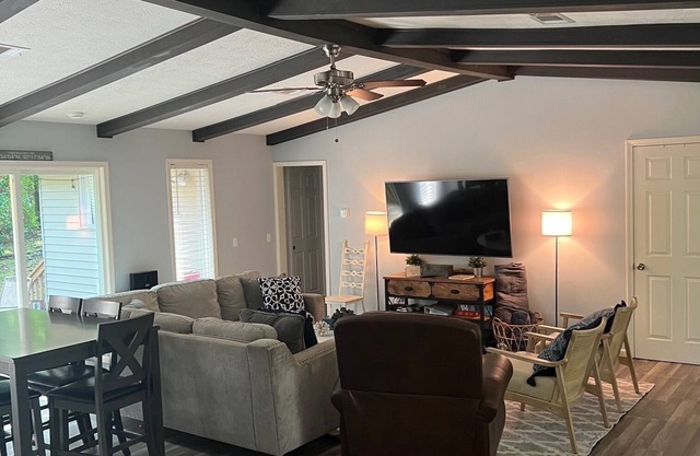 Awesome Lake House Right by Marina and Trails! Newly Updated!