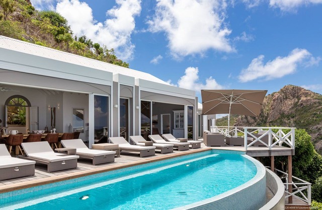 Azetes (3/4 Rooms) Luxury villa