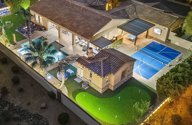 Azul: Pool, Spa, Fire Pit and Pickle Ball Court!