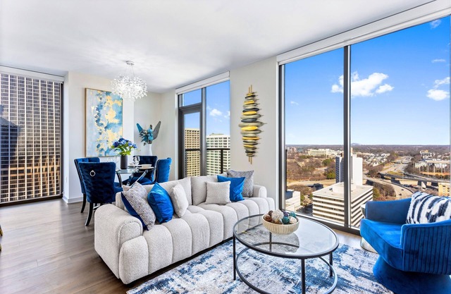 Azure Heights: Executive Stay | 21st-Floor Luxury Suite with Skyline Views