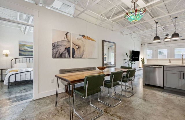 #B Loft Downtown! Huge 2-Bedroom
