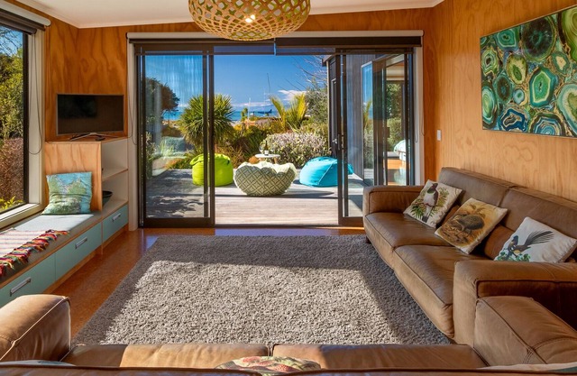 Bach 7 by The Sea - Marahau Holiday Home