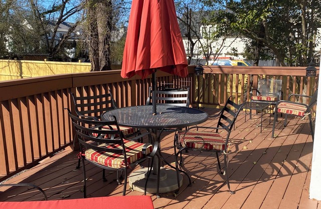 Back by popular demand! Charming Cottage on Canton St-Walk to Restaurants-Shops!