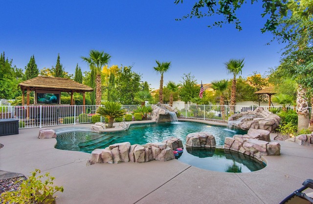 Backyard Oasis Minutes from Action