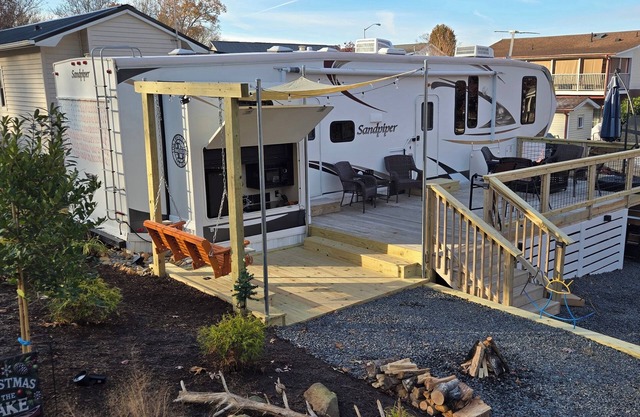 Badin Shores Resort Rental - Sleeps 6 - Fun Lake Vacation - Super Cute!