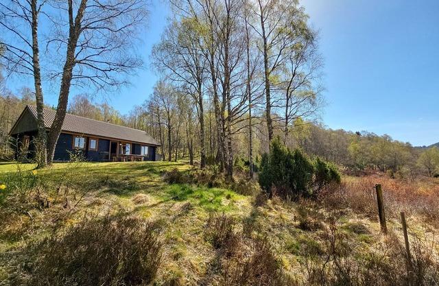 Balbeag Cottage - Pet friendly Log Cabin