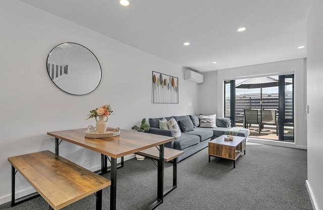 Balcony+Parking 3BR Gem Near Arena | Zodiak Stays