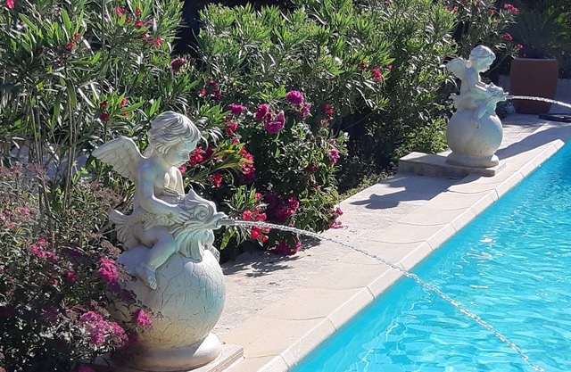 Bali Bed and Breakfast - VILLA LA LICORNE Swimming pool, Spa, Tennis, Golf 11km
