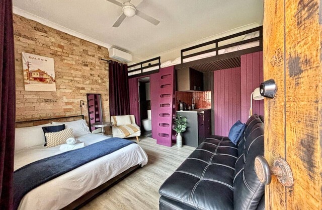 Balmain Village Retreat | AC + Parking | 3kms to City