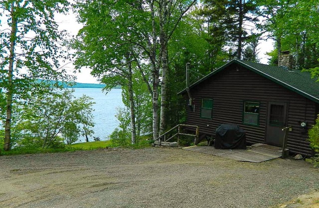 Balsam Breeze - cozy cottage on Mooselookmegunic!