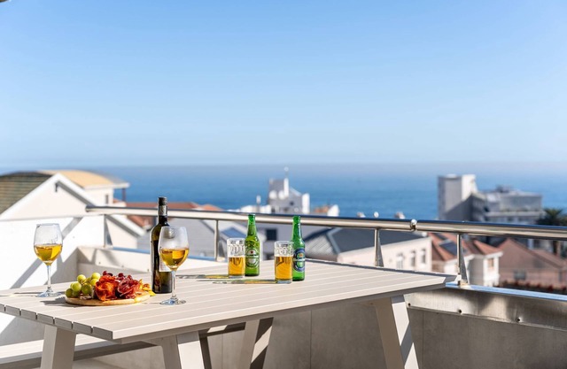 Bantry Bay Pearl - Luxury Apt with Ocean Views
