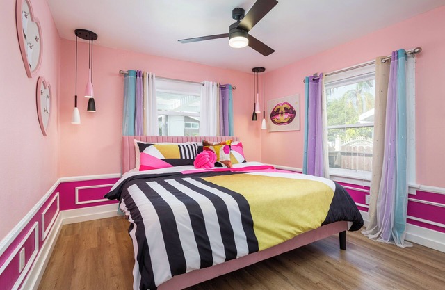 Barbie House: Themed Historic House, Close to Downtown LB! Easy Access to LA, OC