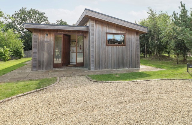BARROWDEN, pet friendly, with open fire in Exton, Rutland