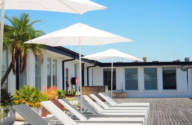 Barrys Beach Road Hotel