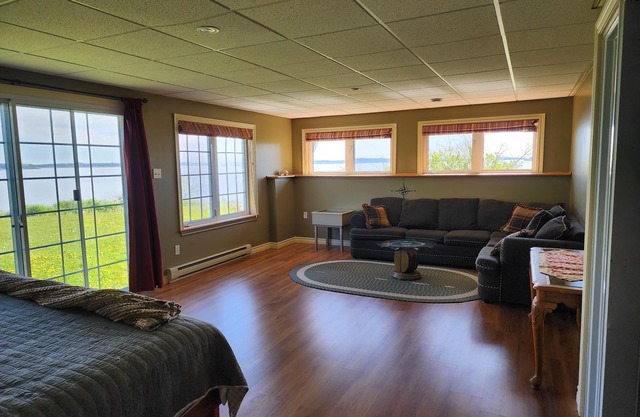 Bay Of Fundy Breeze ~ Ocean Front Home