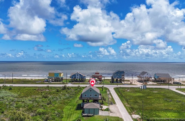 Bay Side Birdhouse: 2 BR, 2 BA in Gilchrist, Sleeps 4