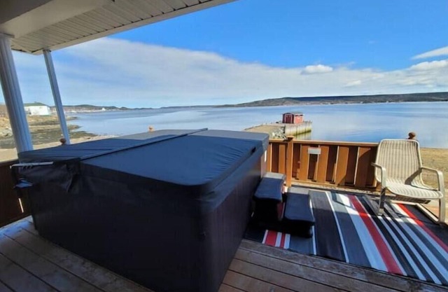 Baycation home with Hottub