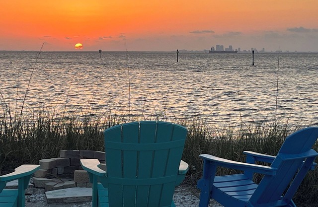 Bayfront Cabana on Tampa Bay with Stunning Sunsets and Dock