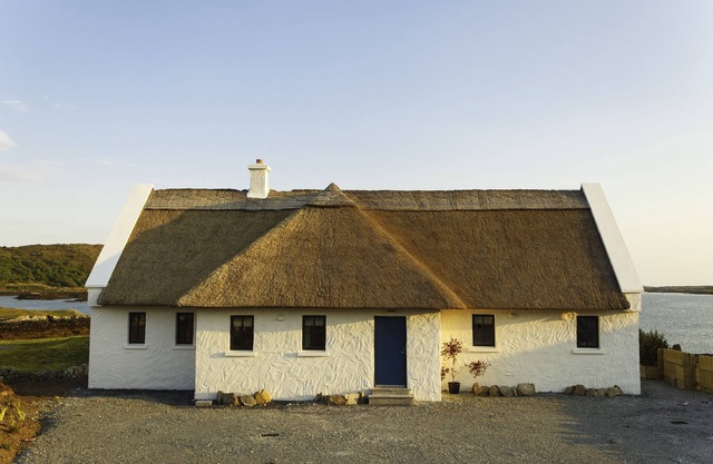 BaySide Cottage "On the Shores of this Western Paradise"