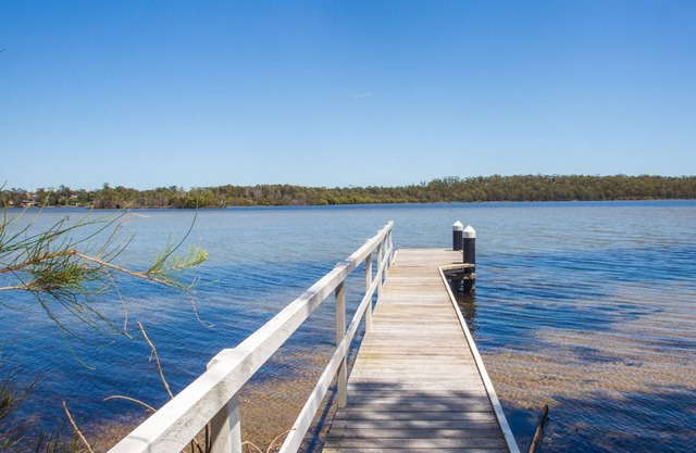 Bayview - Absolute Waterfront with Jetty - 5 Mins to Hyams Beach